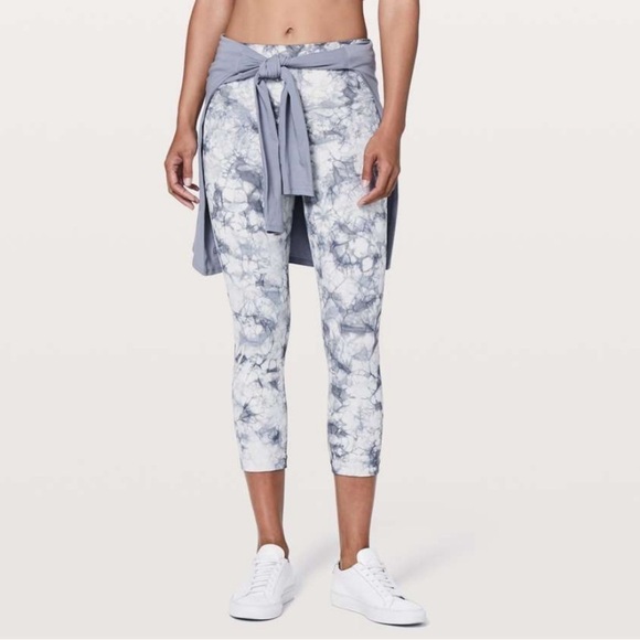 UURUN Women’s Leggings Small Grey & White Tie Dye Cropped Workout Athleisure - Picture 3 of 14